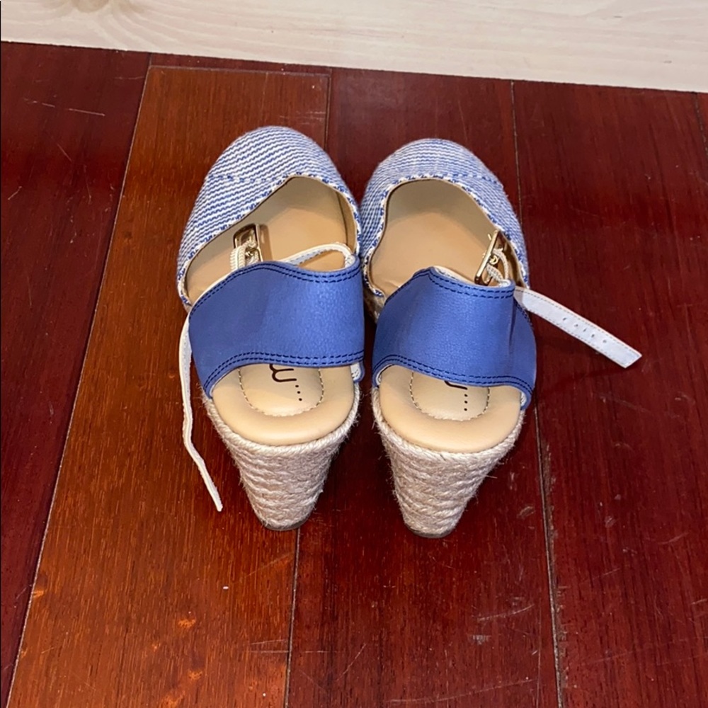 NWOT Me too blue and white stripe wedges - Picture 3 of 3